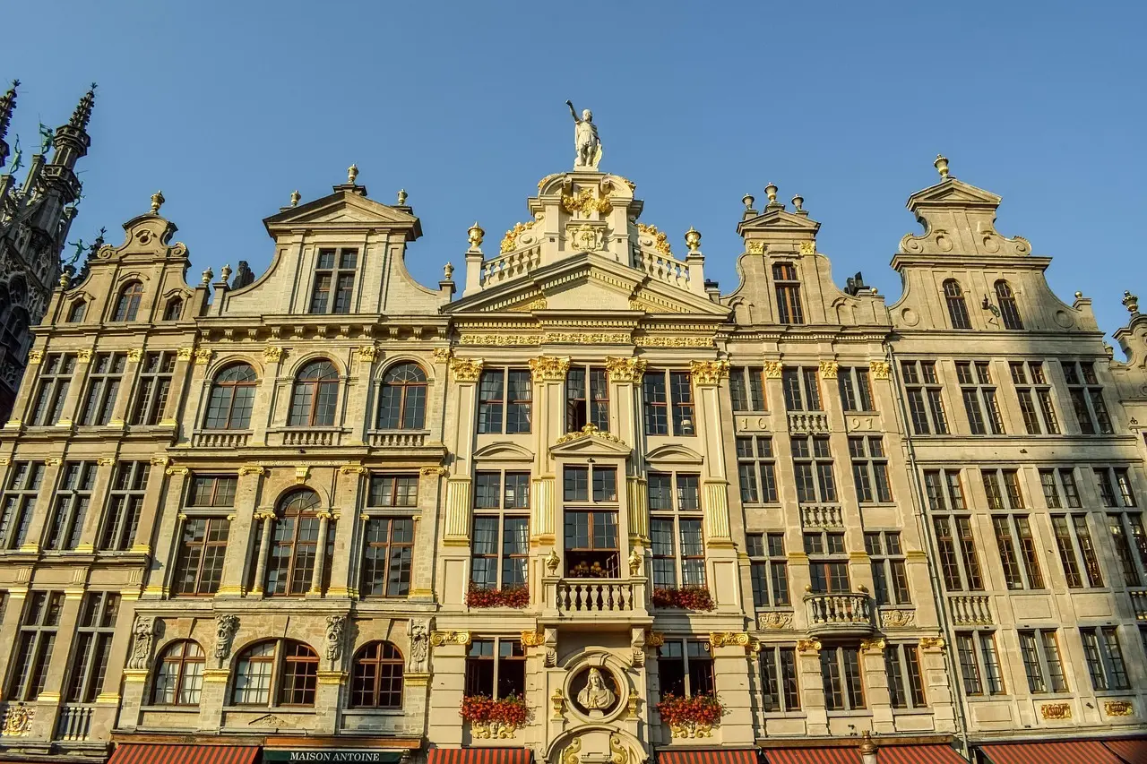 Hvordan er vejret i Bruxelles i februar?