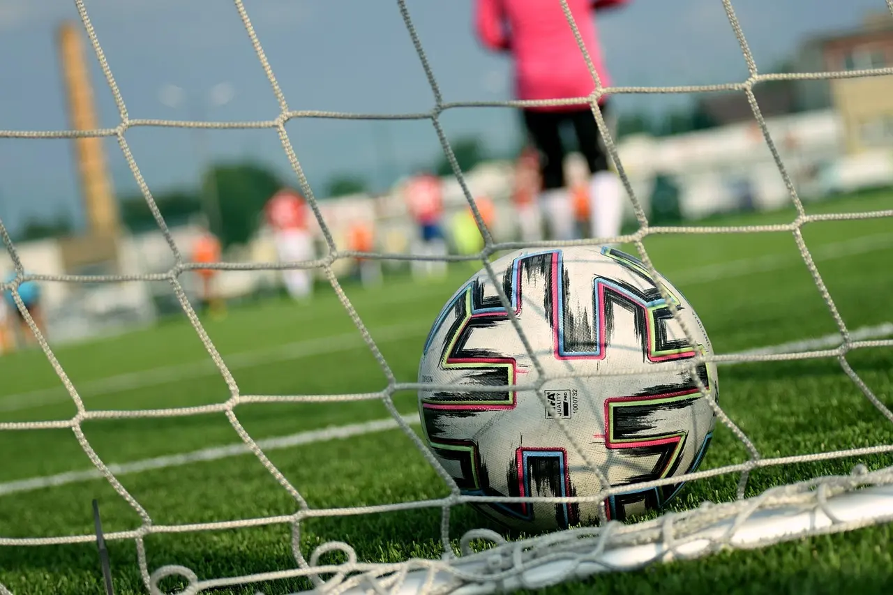 Runde 15 i Challenger Pro League: Mål, røde kort og sene afgørelser