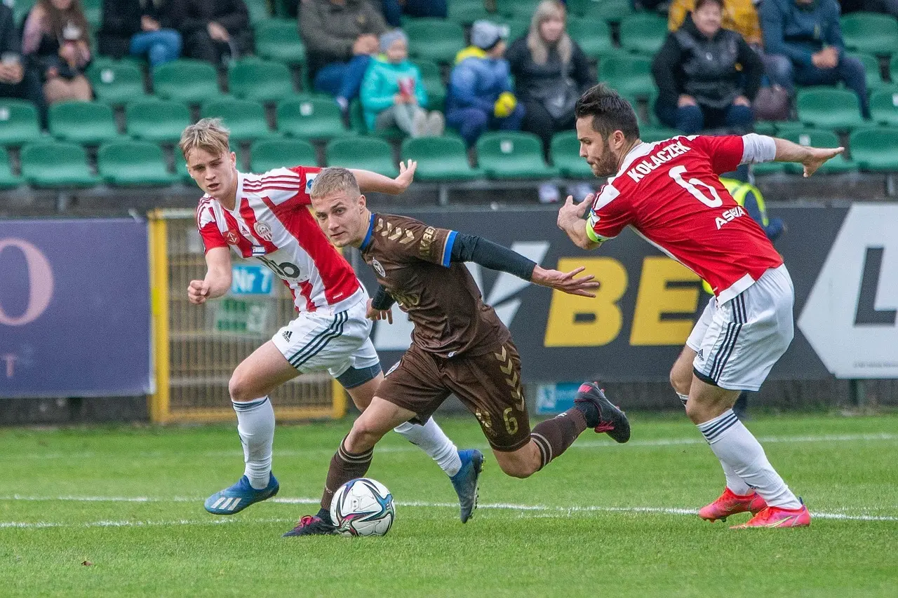Udeholdene slog til og Genechten leverede et hattrick – samlet overblik over runde 7 i Challenger Pro League 25/26