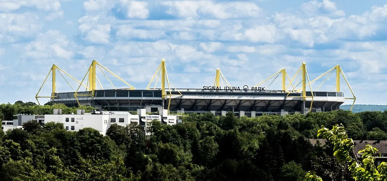 Mål på samlebånd i Brugge, VAR-indgreb i fokus og tætte opgør – sådan blev runde 5 i Jupiler Pro League