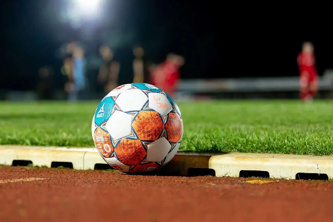 Hattrick, sene afgørelser og to målløse knaster – overblikket over Jupiler Pro League runde 22