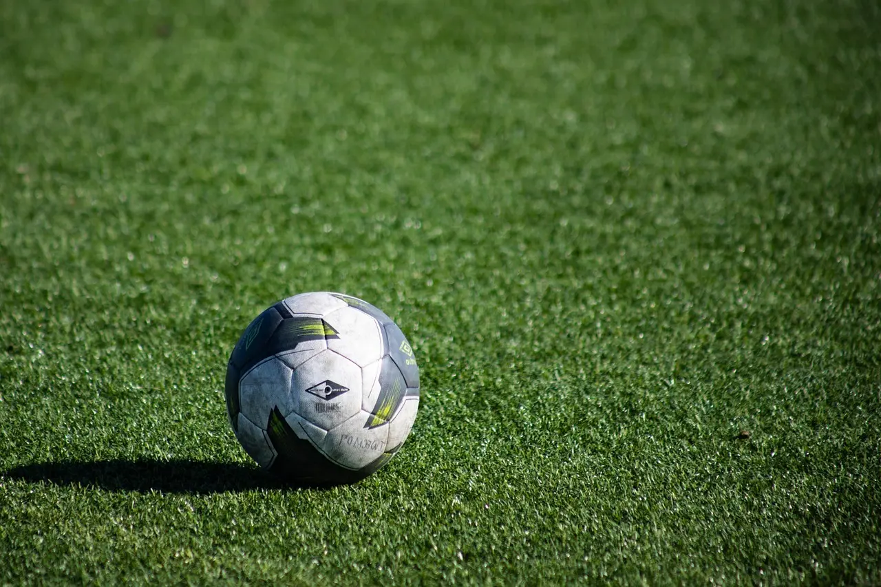 Storsejre, straffespark og sene redninger: Overblik over Jupiler Pro League runde 17